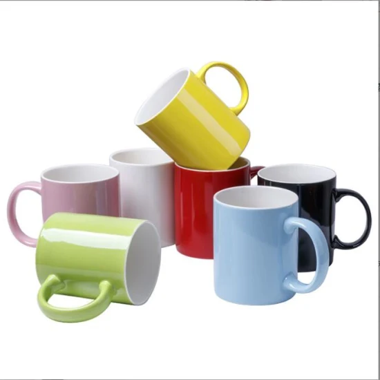 Einfache Jenga-Tasse aus Keramik mit vertikalem Streifen-Design, Frühstücksmilch-Kaffeetasse